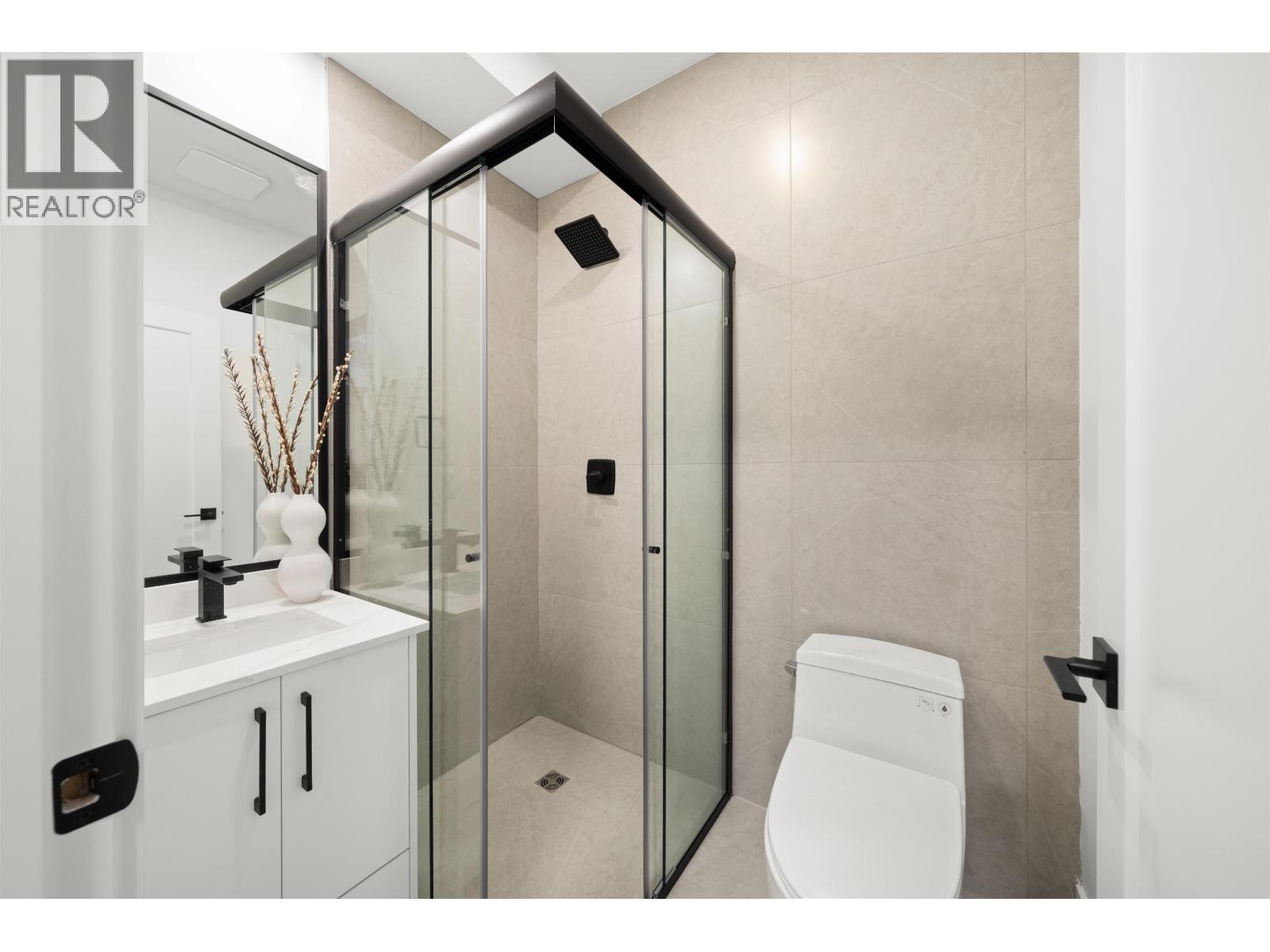 Property at 5 4829 48 AVENUE image 4