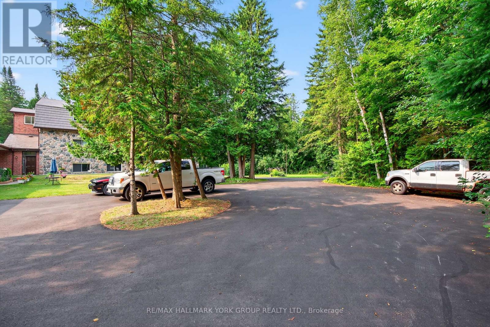 245 Davis Drive, Uxbridge, Ontario  L4A 7X4 - Photo 4 - N12338408