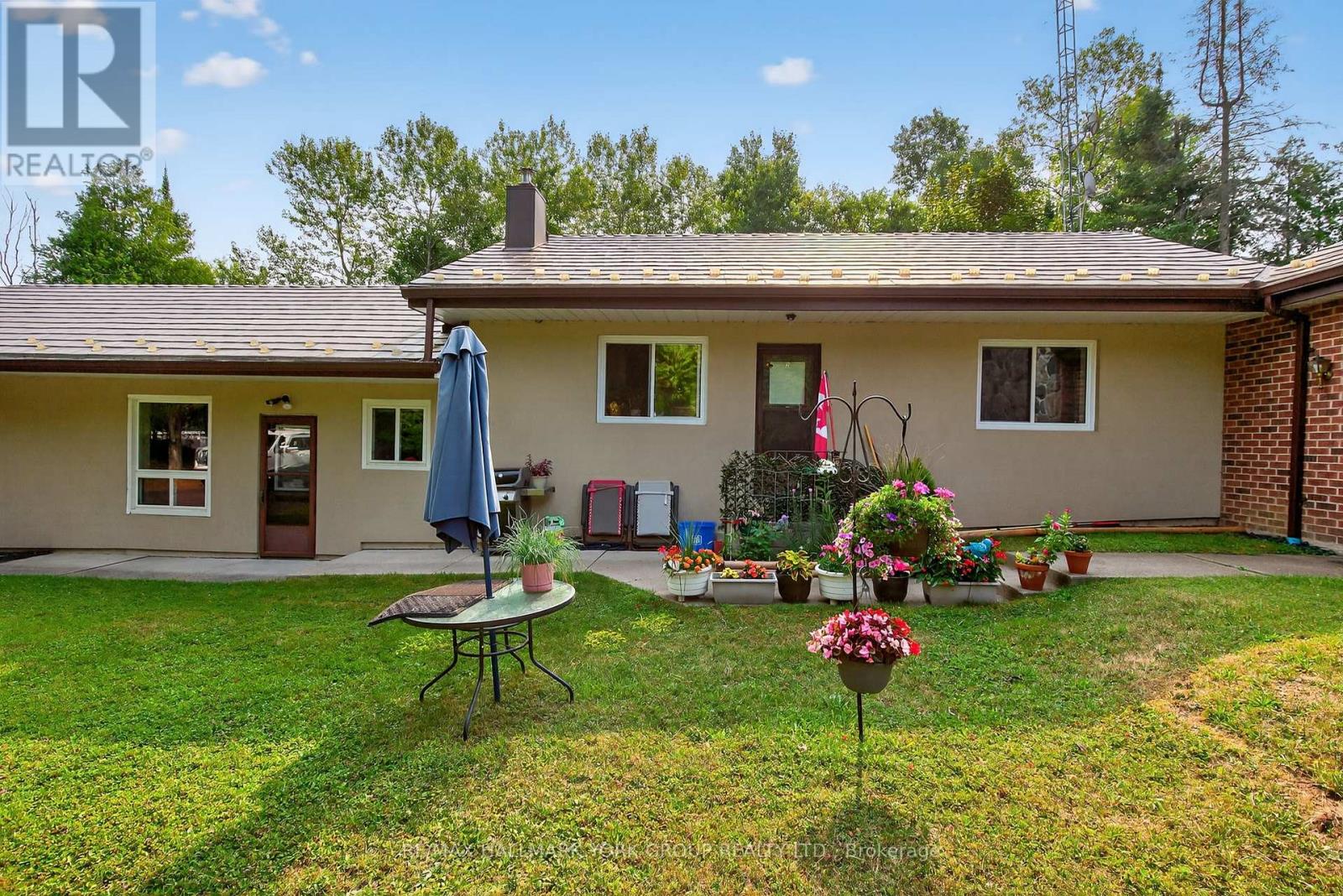 245 Davis Drive, Uxbridge, Ontario  L4A 7X4 - Photo 5 - N12338408