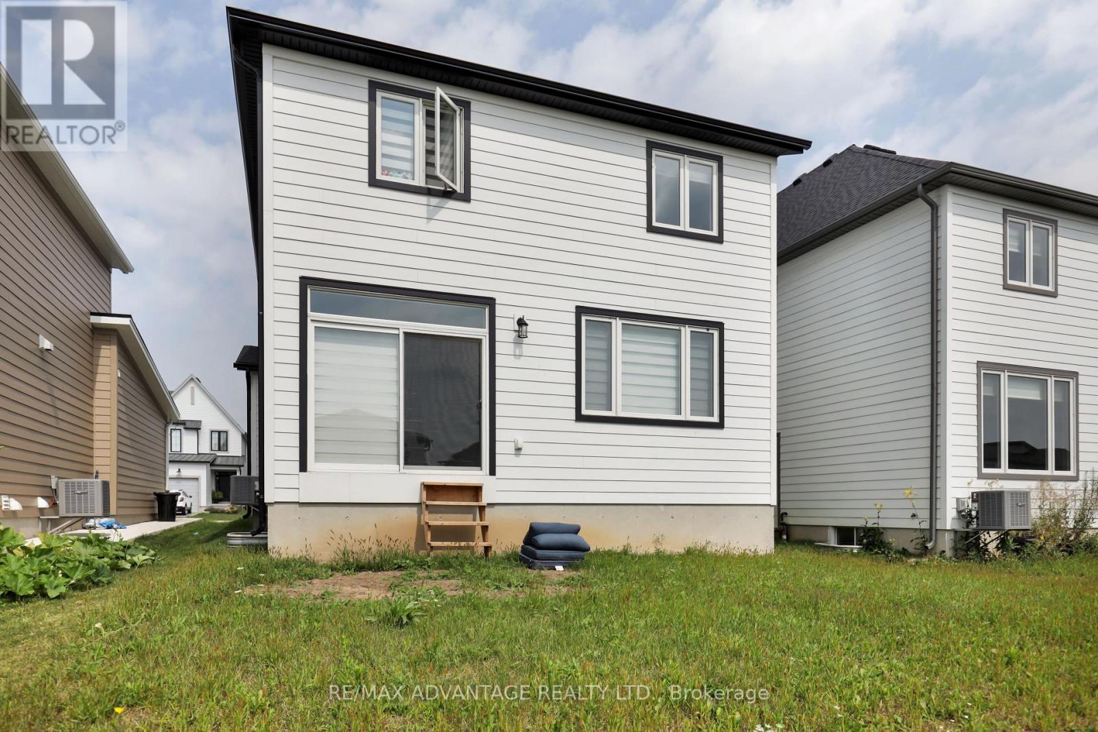 3038 Heardcreek Trail, London North, Ontario  N6G 2S7 - Photo 9 - X12338419