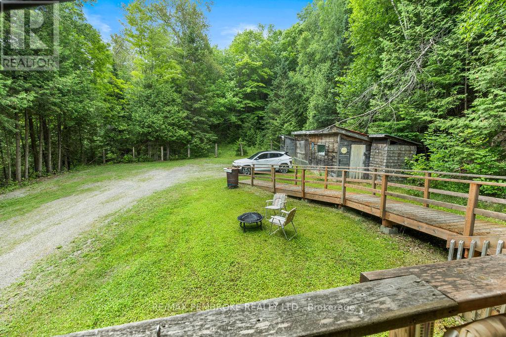 194 Klondike Road, Bonnechere Valley, Ontario  K0J 1T0 - Photo 13 - X12338421