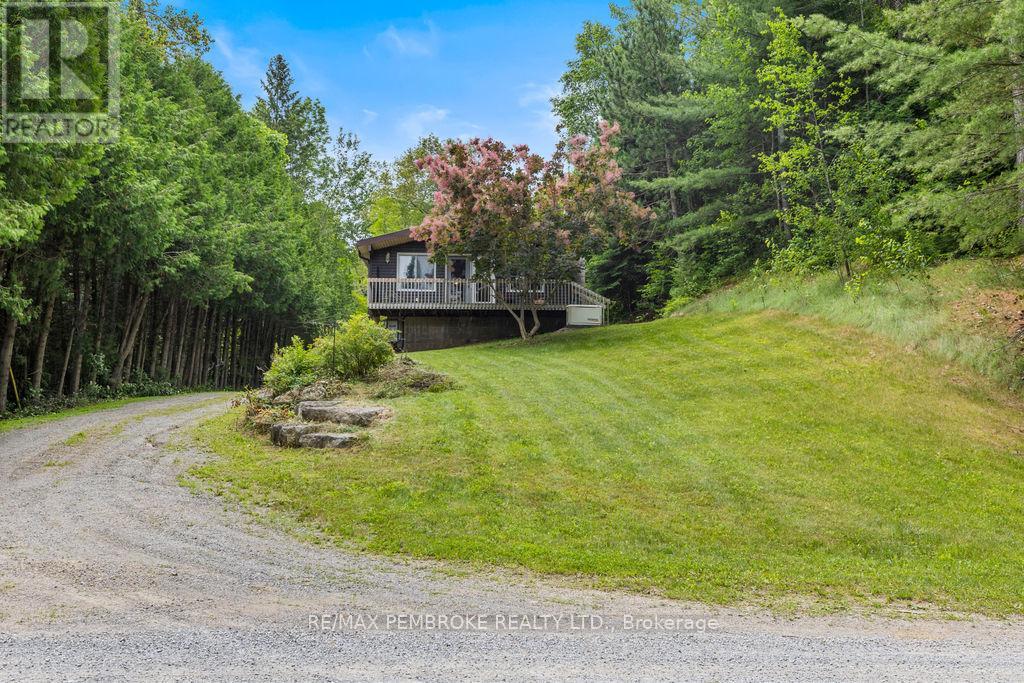 194 Klondike Road, Bonnechere Valley, Ontario  K0J 1T0 - Photo 2 - X12338421