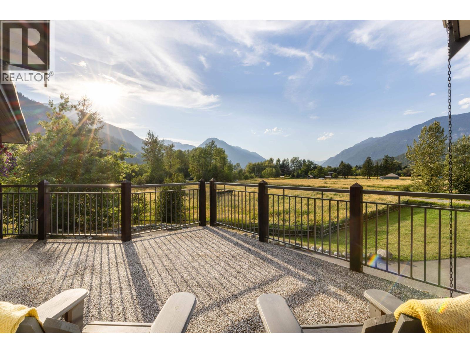 1360 Collins Road, Pemberton, British Columbia  V0N 2L0 - Photo 11 - R3036008