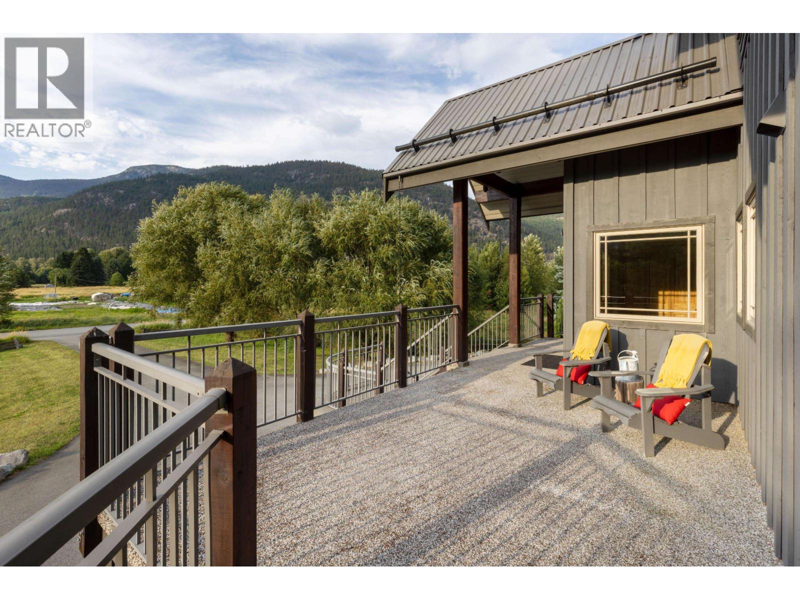 1360 Collins Road, Pemberton, British Columbia  V0N 2L0 - Photo 12 - R3036008