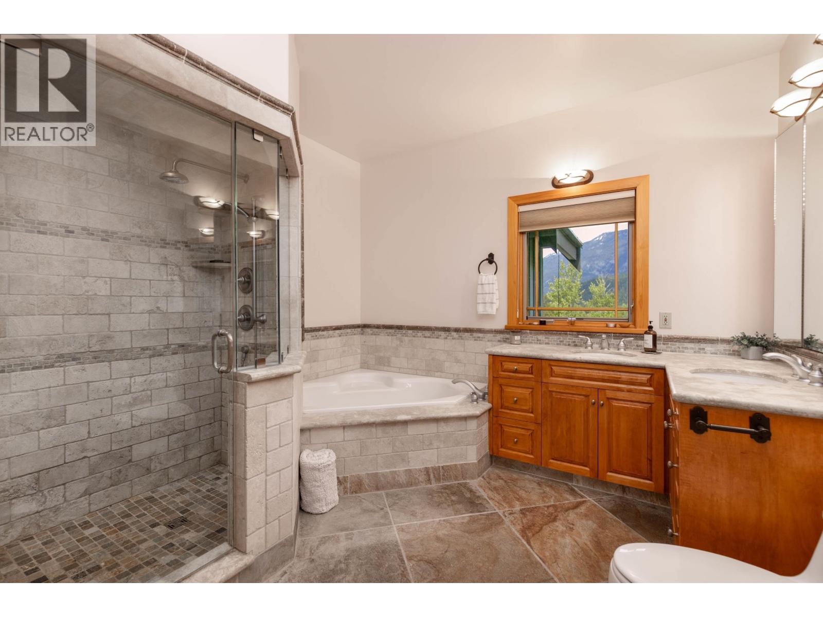 1360 Collins Road, Pemberton, British Columbia  V0N 2L0 - Photo 15 - R3036008