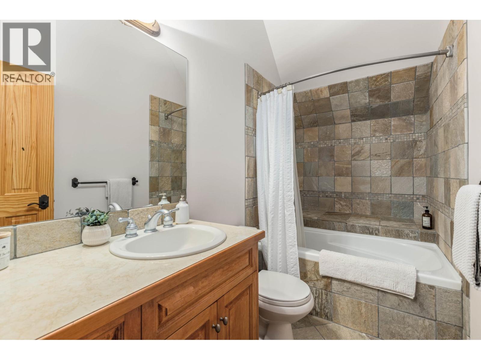 1360 Collins Road, Pemberton, British Columbia  V0N 2L0 - Photo 18 - R3036008