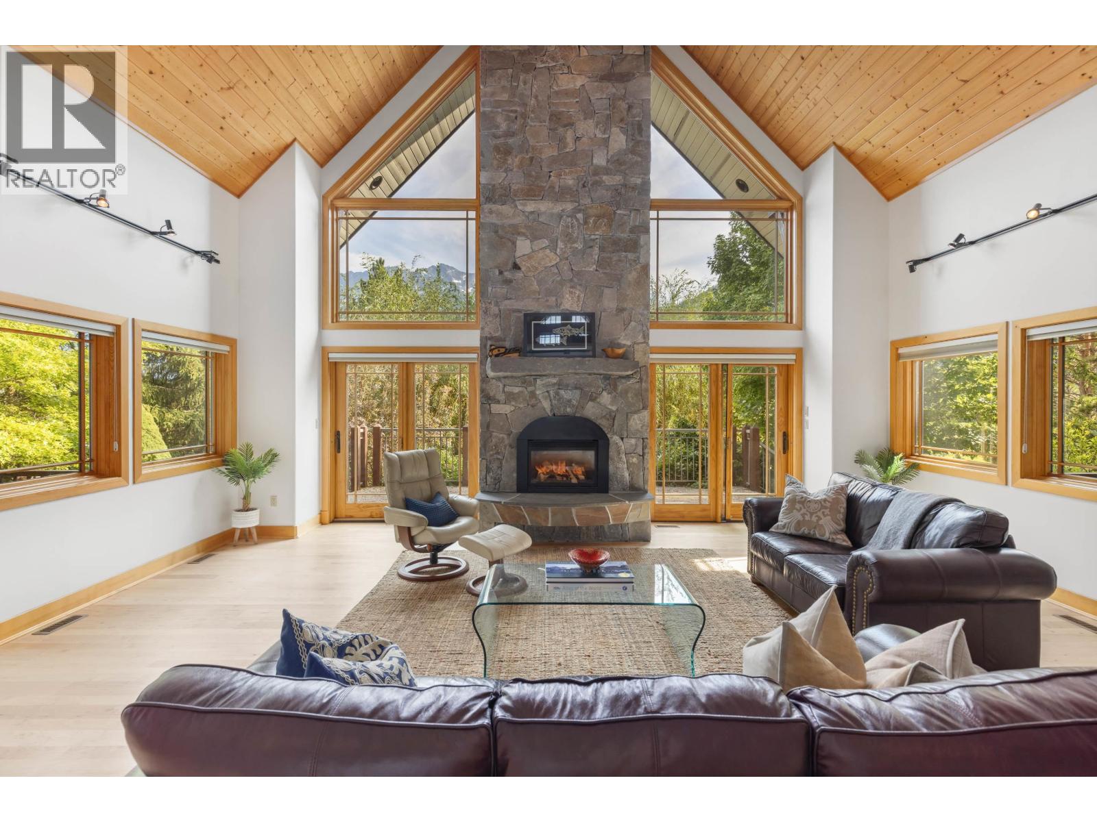1360 Collins Road, Pemberton, British Columbia  V0N 2L0 - Photo 3 - R3036008