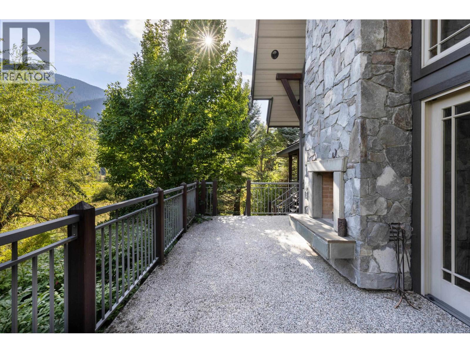 1360 Collins Road, Pemberton, British Columbia  V0N 2L0 - Photo 31 - R3036008