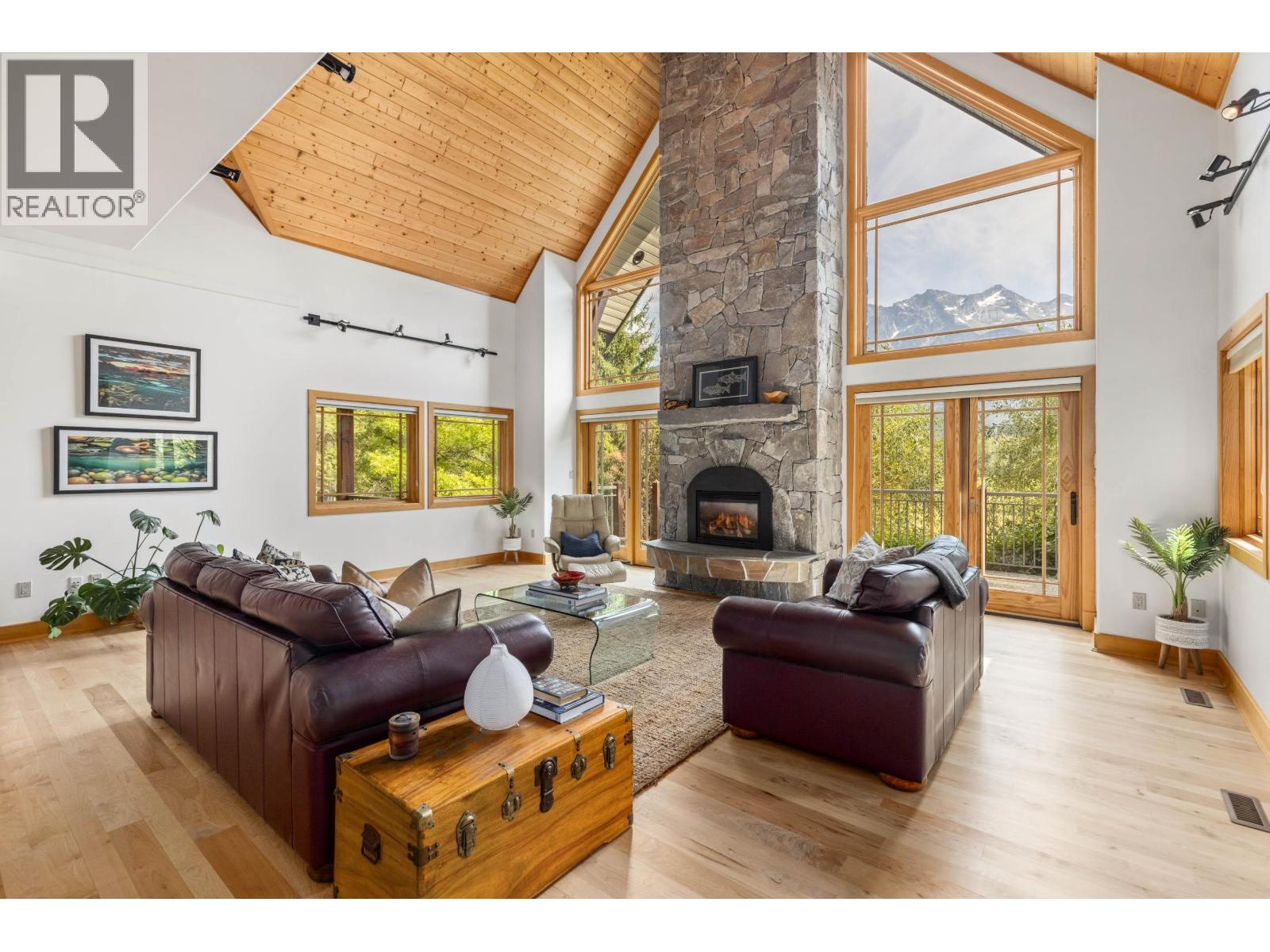 1360 Collins Road, Pemberton, British Columbia  V0N 2L0 - Photo 4 - R3036008