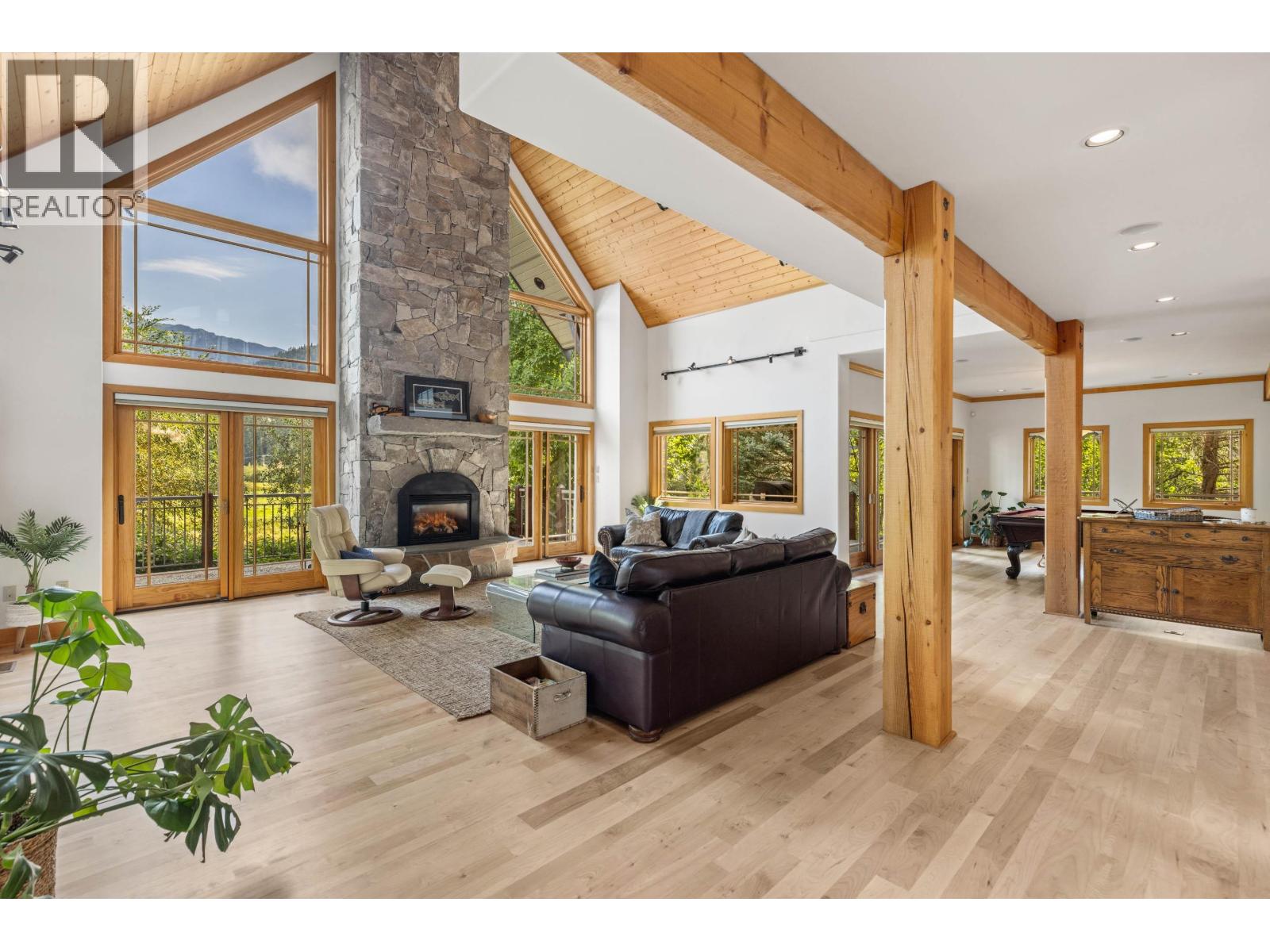 1360 Collins Road, Pemberton, British Columbia  V0N 2L0 - Photo 5 - R3036008