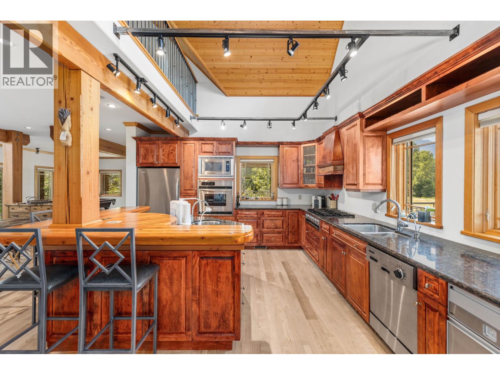 1360 Collins Road, Pemberton, British Columbia  V0N 2L0 - Photo 8 - R3036008