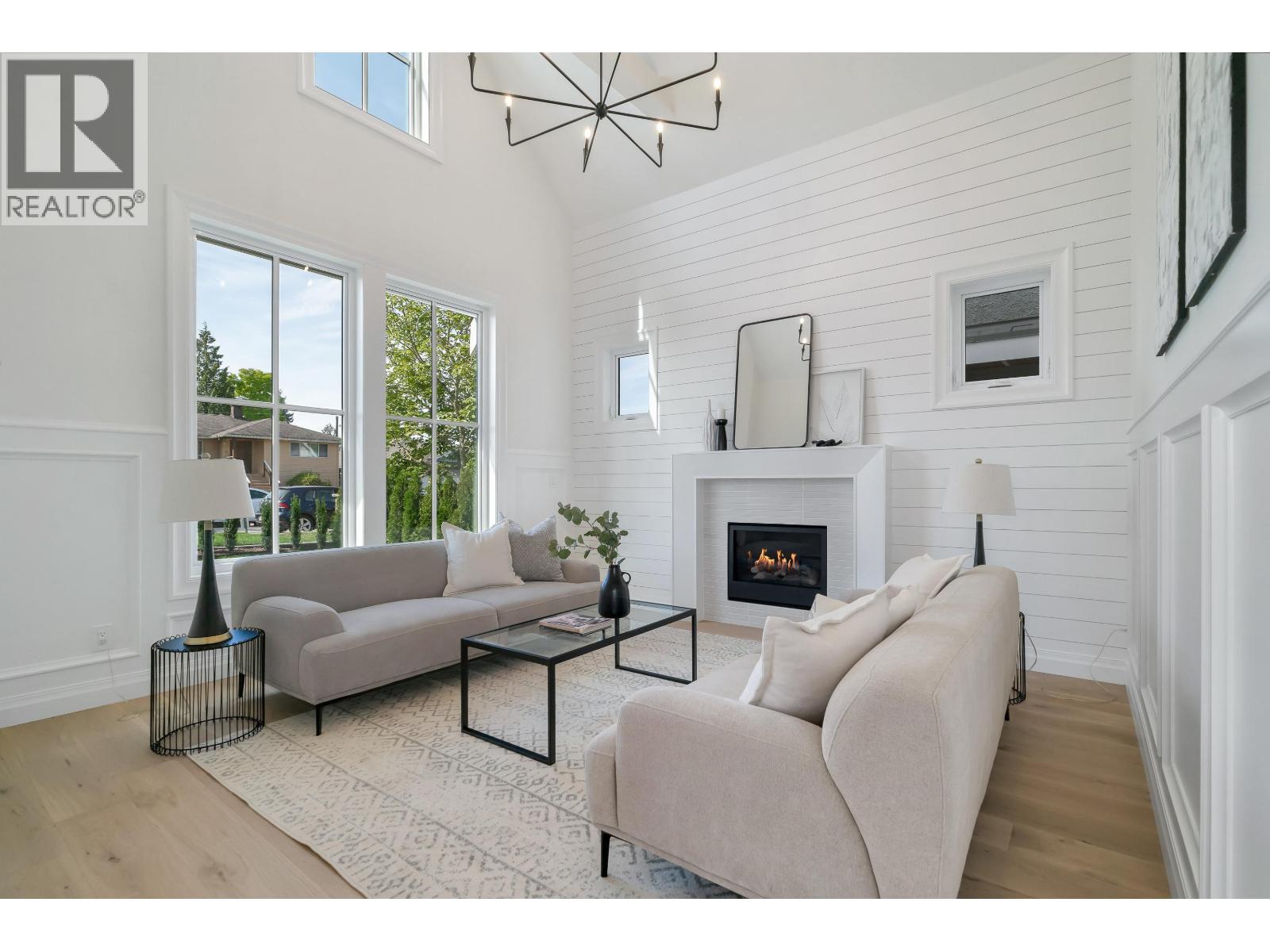 Property at 780 E 10TH STREET image 3