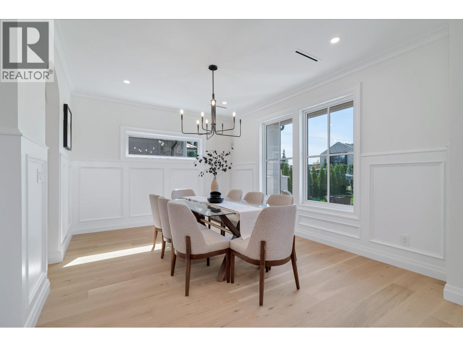 Property at 780 E 10TH STREET image 4