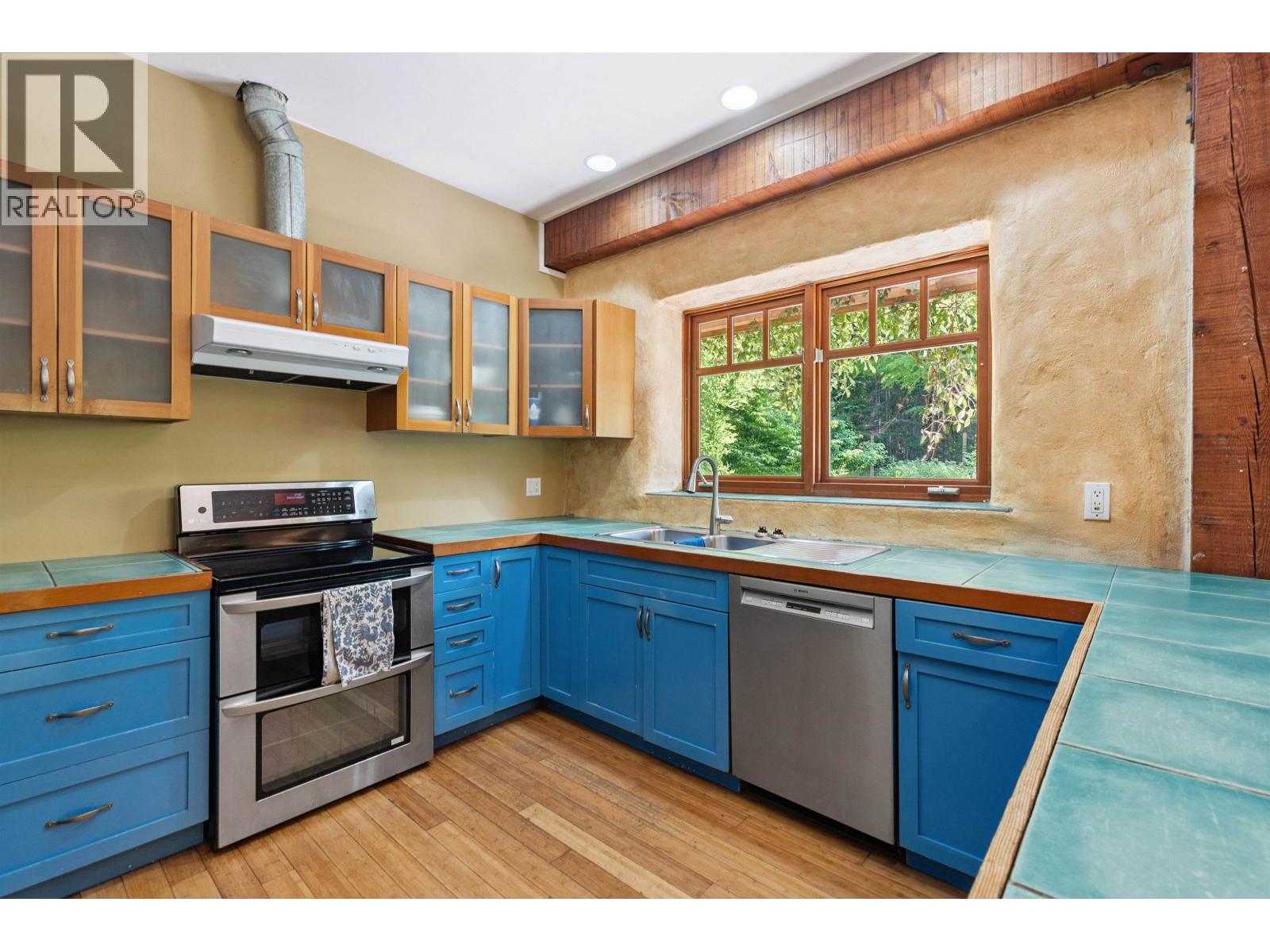 Property at 320 FOREST RIDGE ROAD image 4