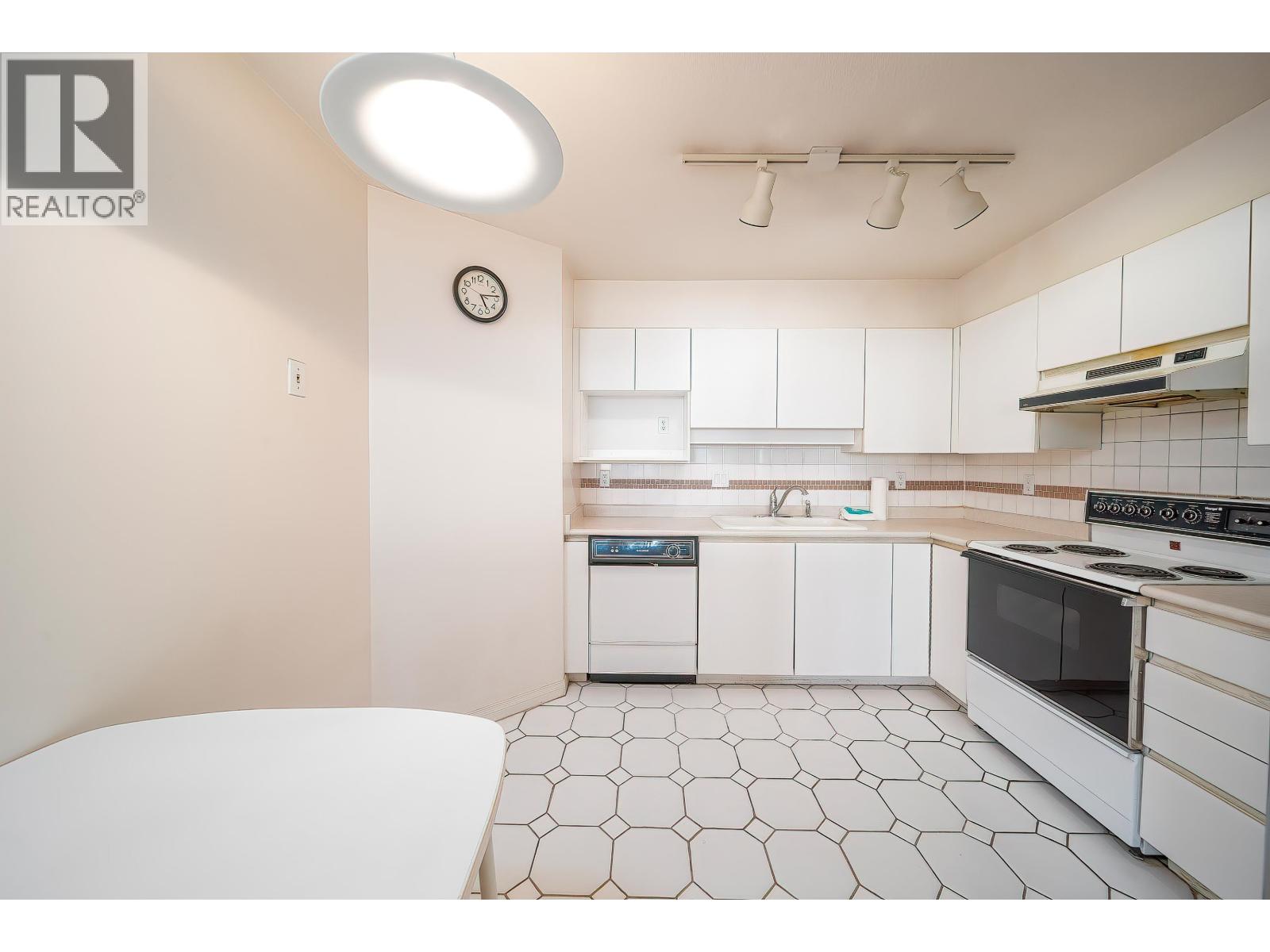 1002 1235 Quayside Drive, New Westminster, British Columbia  V3M 6J5 - Photo 11 - R3028216