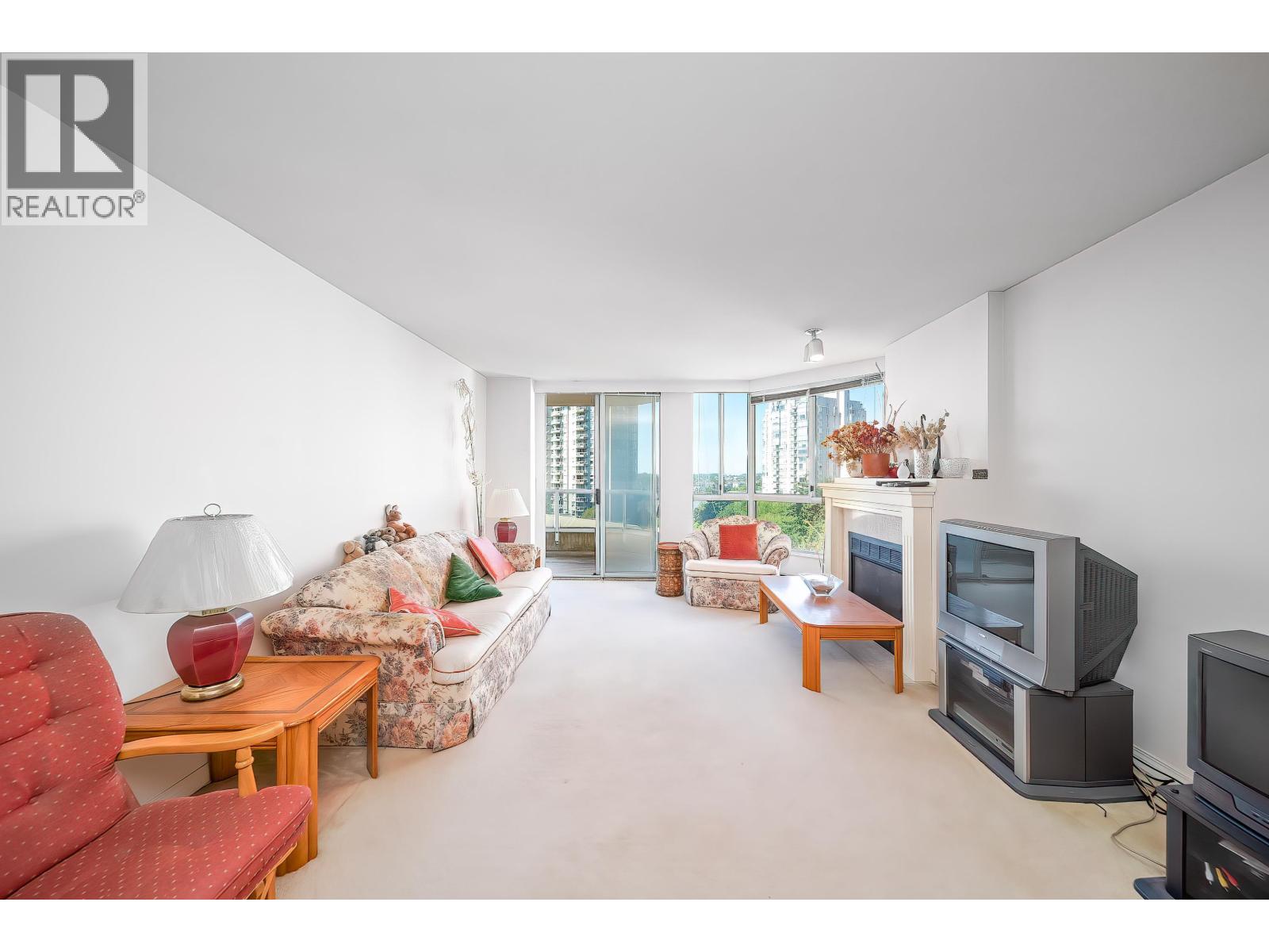 1002 1235 Quayside Drive, New Westminster, British Columbia  V3M 6J5 - Photo 2 - R3028216