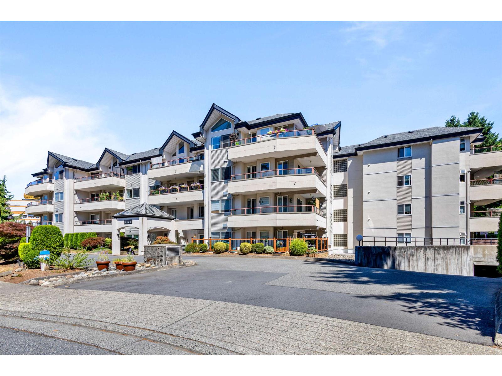 206 2526 Lakeview Crescent, Abbotsford, British Columbia  V2S 3A9 - Photo 2 - R3035946