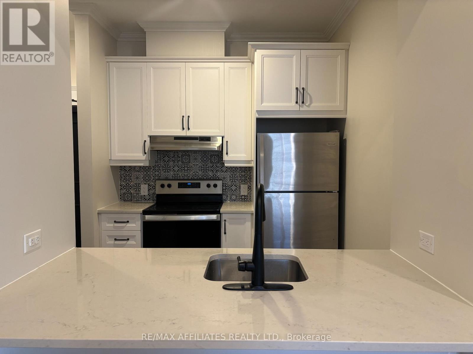 105 - 20 Beckwith Street N, Smiths Falls, Ontario  K7A 2C3 - Photo 8 - X12338483