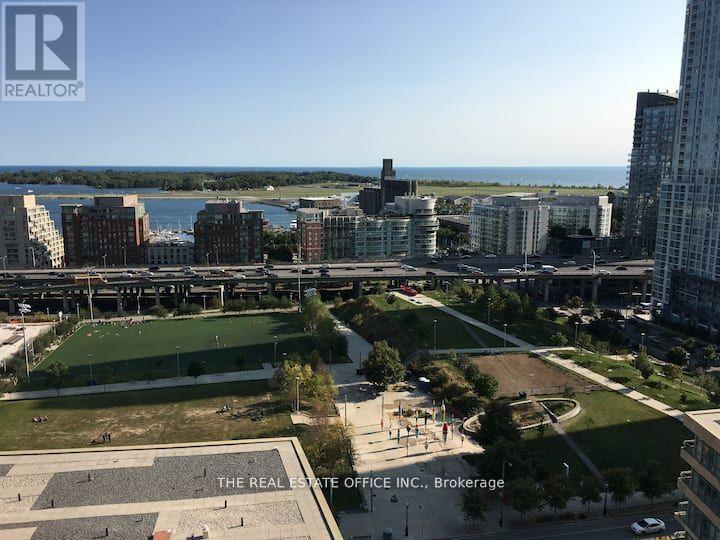 2009 - 15 ICEBOAT TERRACE, Toronto, Ontario