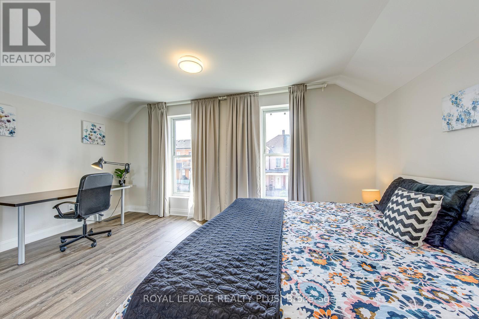 247 Robert Street, Hamilton, Ontario  L8L 2R2 - Photo 27 - X12338481
