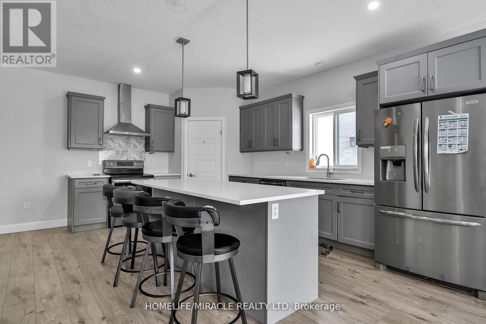 121 Marconi Court, London East, Ontario  N5V 0C9 - Photo 7 - X12338494