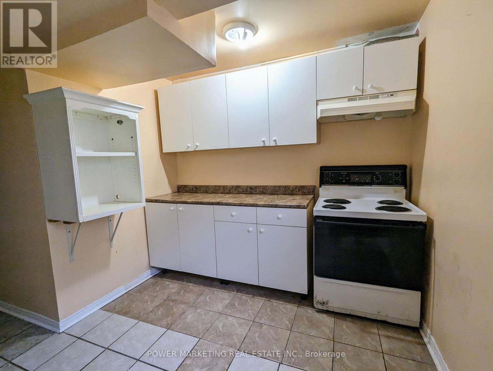 B - 81 Craig Henry Drive, Ottawa, Ontario  K2G 3S8 - Photo 4 - X12338524