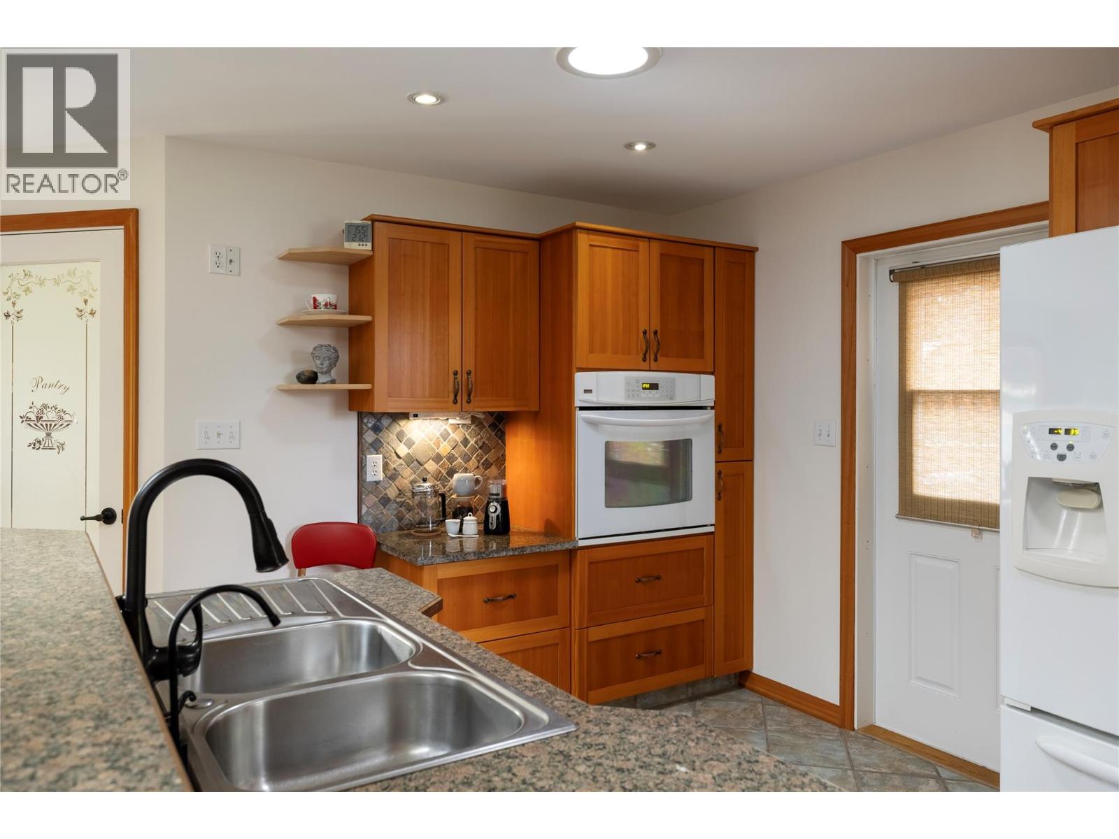 1203 41 Avenue, Vernon, British Columbia  V1T 8A6 - Photo 14 - 10353837