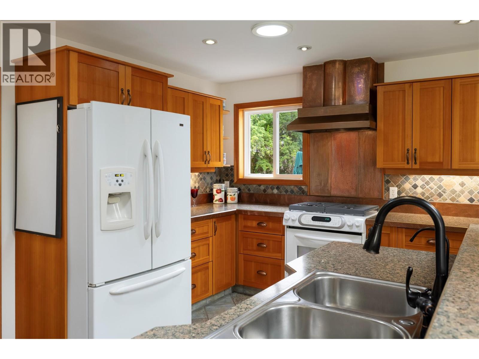 1203 41 Avenue, Vernon, British Columbia  V1T 8A6 - Photo 11 - 10353837