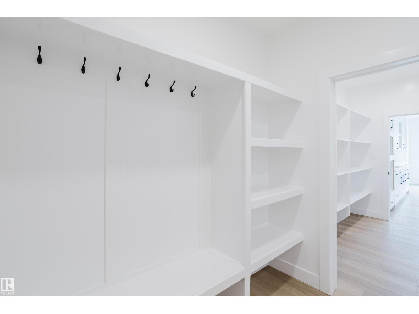 Property at 53 RENWYCK PL image 2