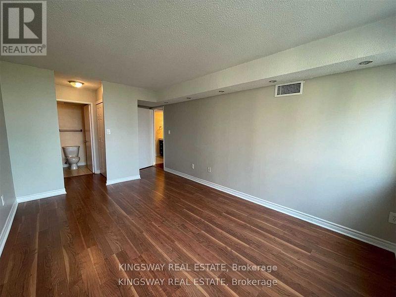 509 - 350 Webb Drive N, Mississauga, Ontario  L5B 3W4 - Photo 8 - W12338528