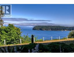 104 2560 Departure Bay Rd Seascape Manor