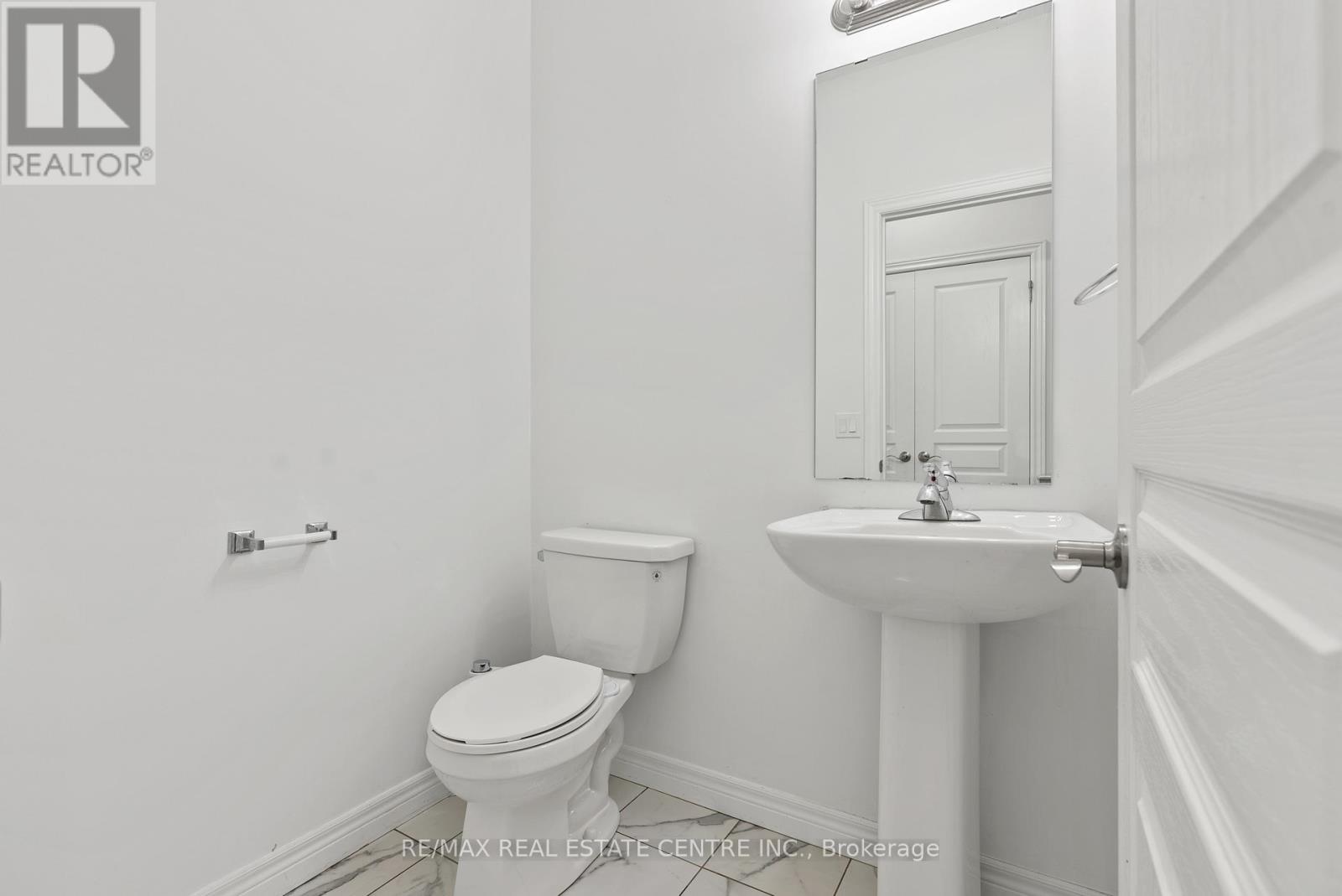 56 Rockledge Drive, Hamilton, Ontario  L0R 1P0 - Photo 13 - X12338526