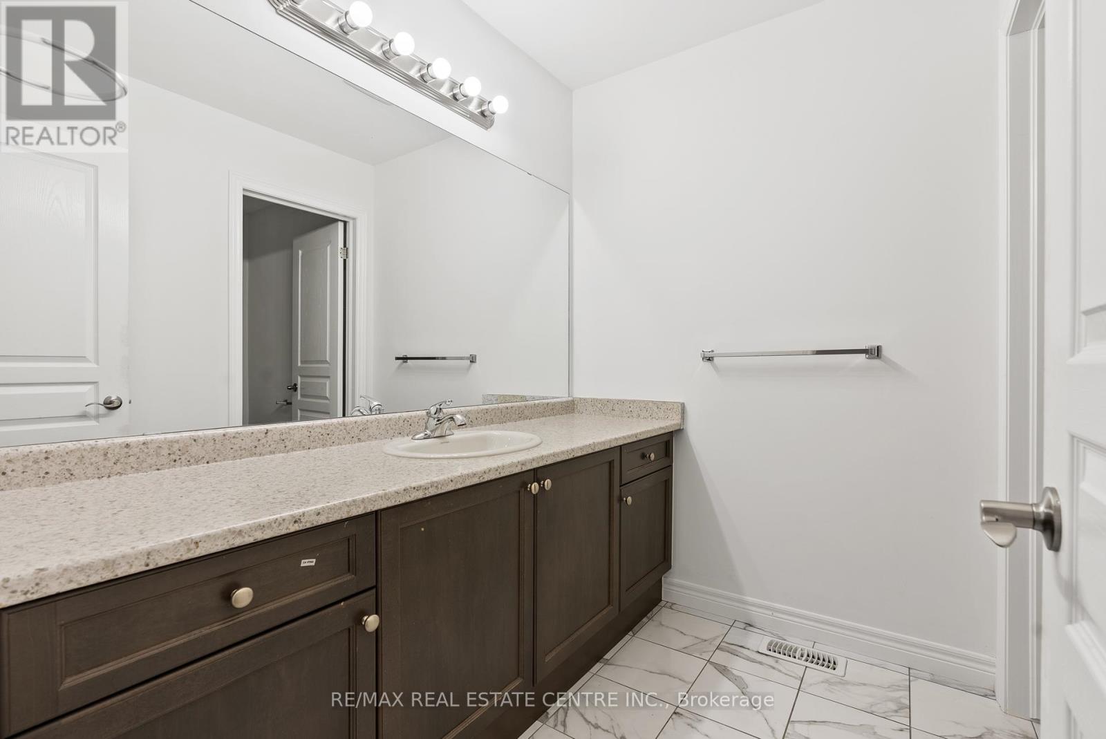 56 Rockledge Drive, Hamilton, Ontario  L0R 1P0 - Photo 22 - X12338526