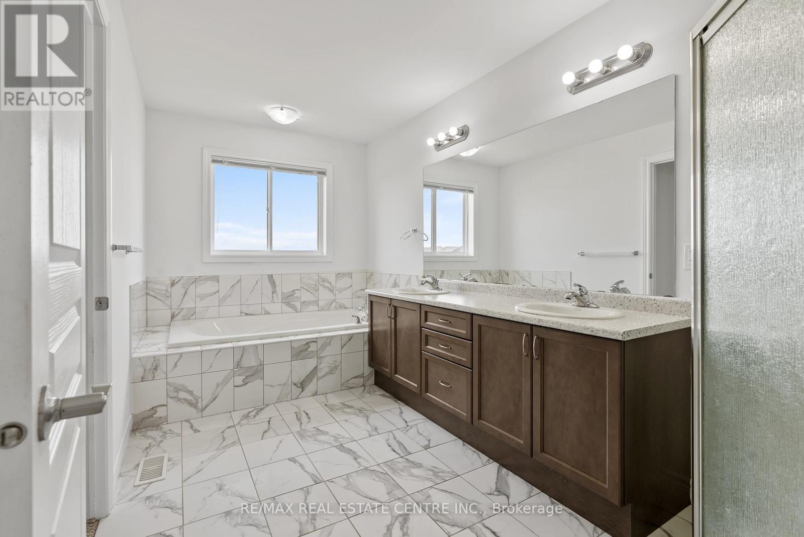 56 Rockledge Drive, Hamilton, Ontario  L0R 1P0 - Photo 27 - X12338526