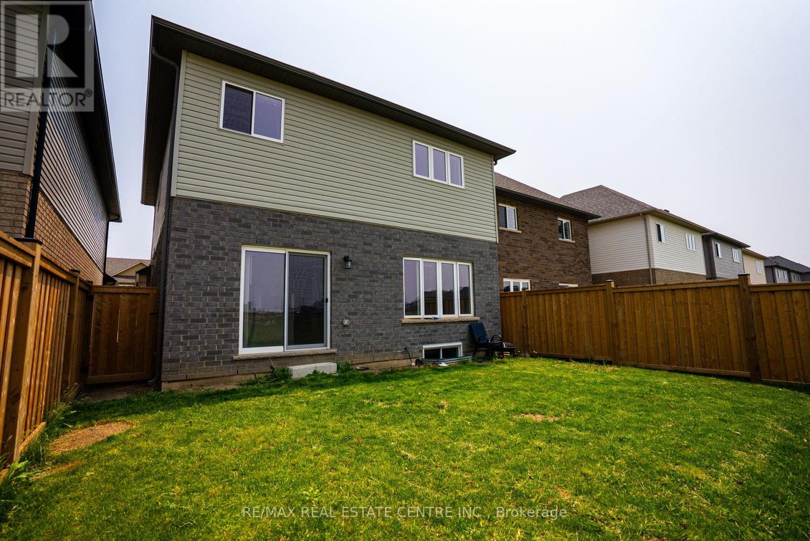 56 Rockledge Drive, Hamilton, Ontario  L0R 1P0 - Photo 29 - X12338526