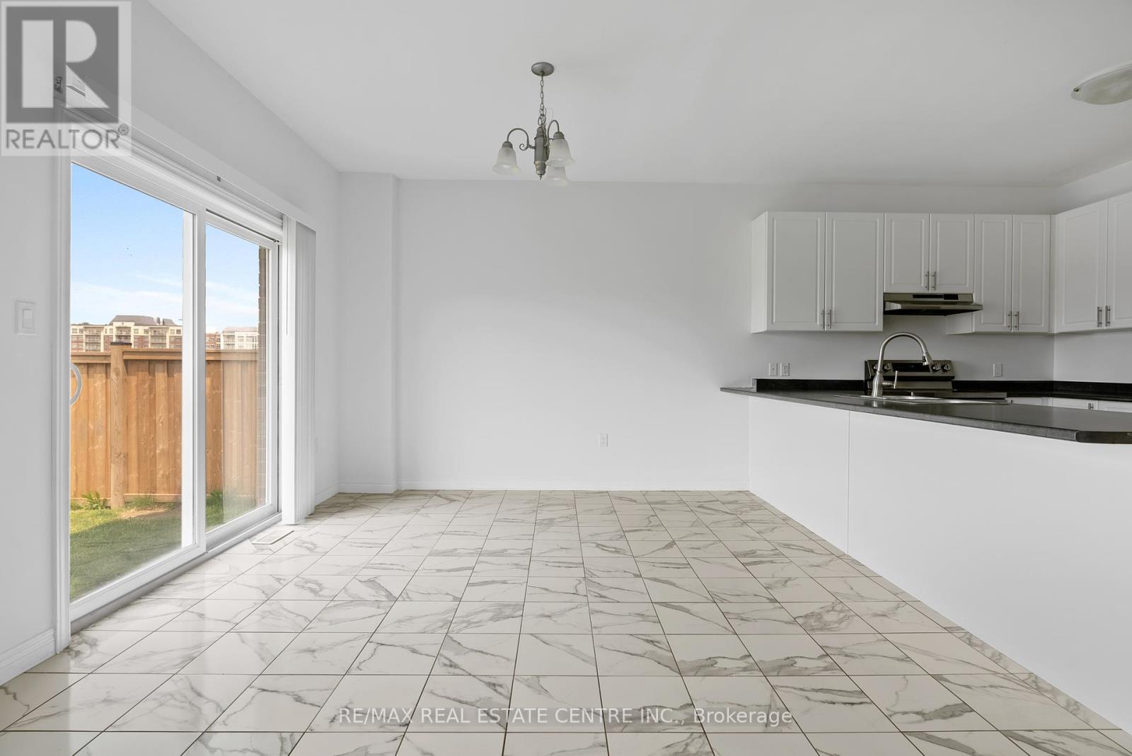 56 Rockledge Drive, Hamilton, Ontario  L0R 1P0 - Photo 9 - X12338526