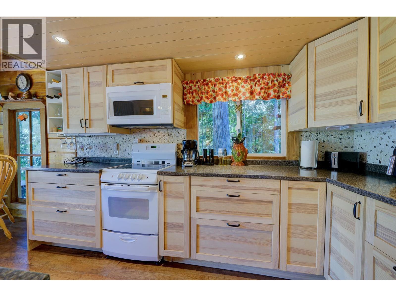 5289 EAST BARRIERE LAKE FS Road Kamloops Photo 9