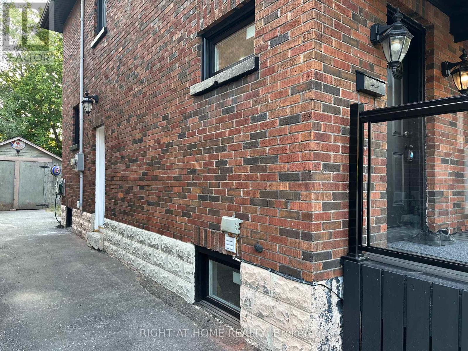 210 Dearborn Avenue, Oshawa (O'neill), Ontario  L1G 4Z4 - Photo 5 - E12338561