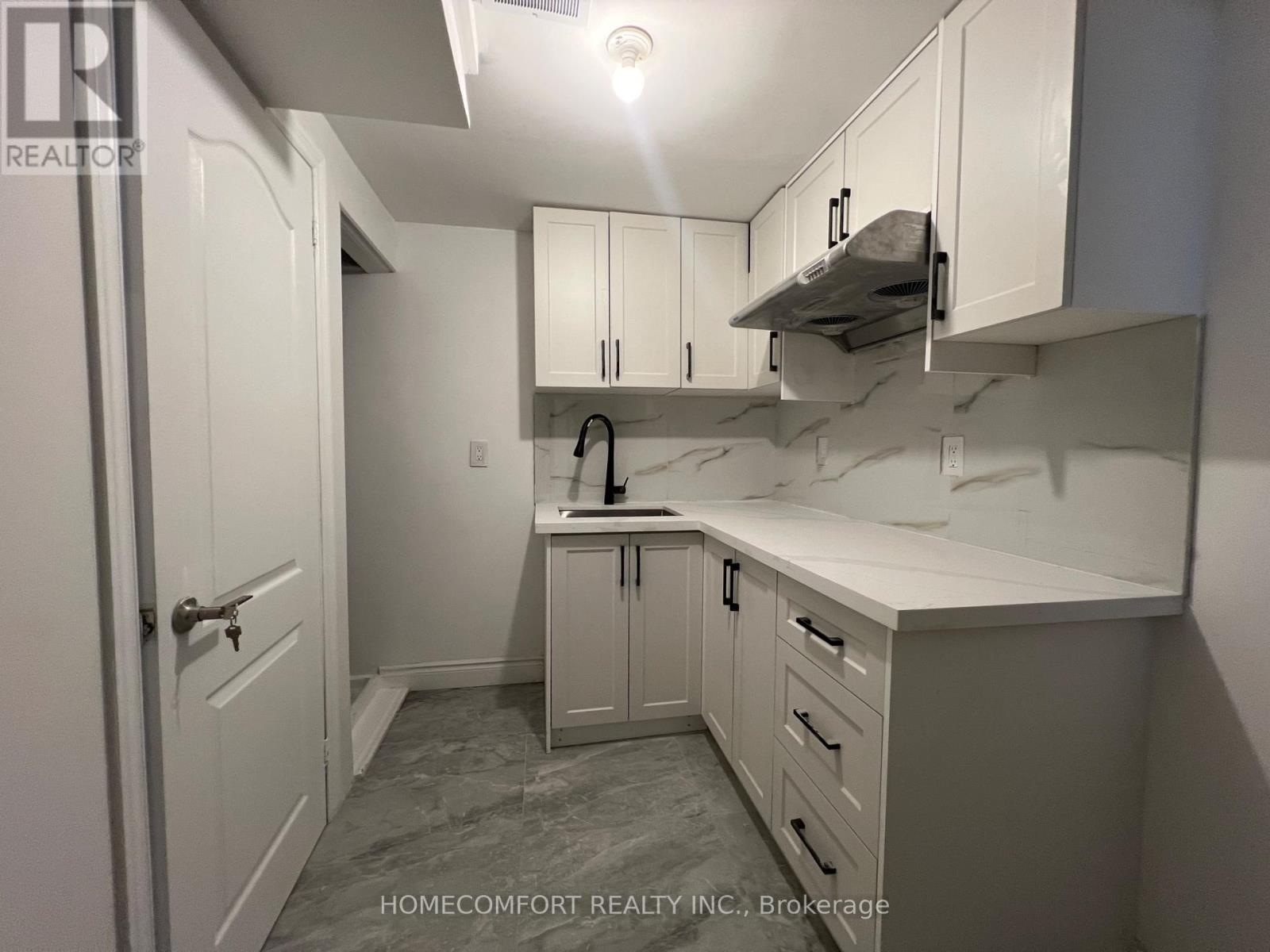 28 Chicago Lane, Markham, Ontario  L6E 0V6 - Photo 7 - N12338557