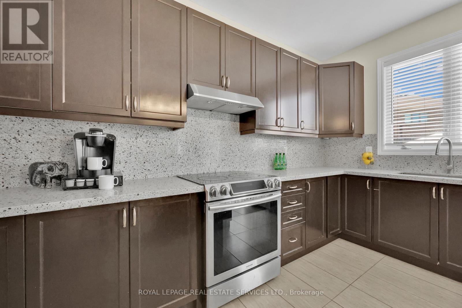 60 Valleyway Drive, Brampton, Ontario  L6X 5G1 - Photo 10 - W12338548