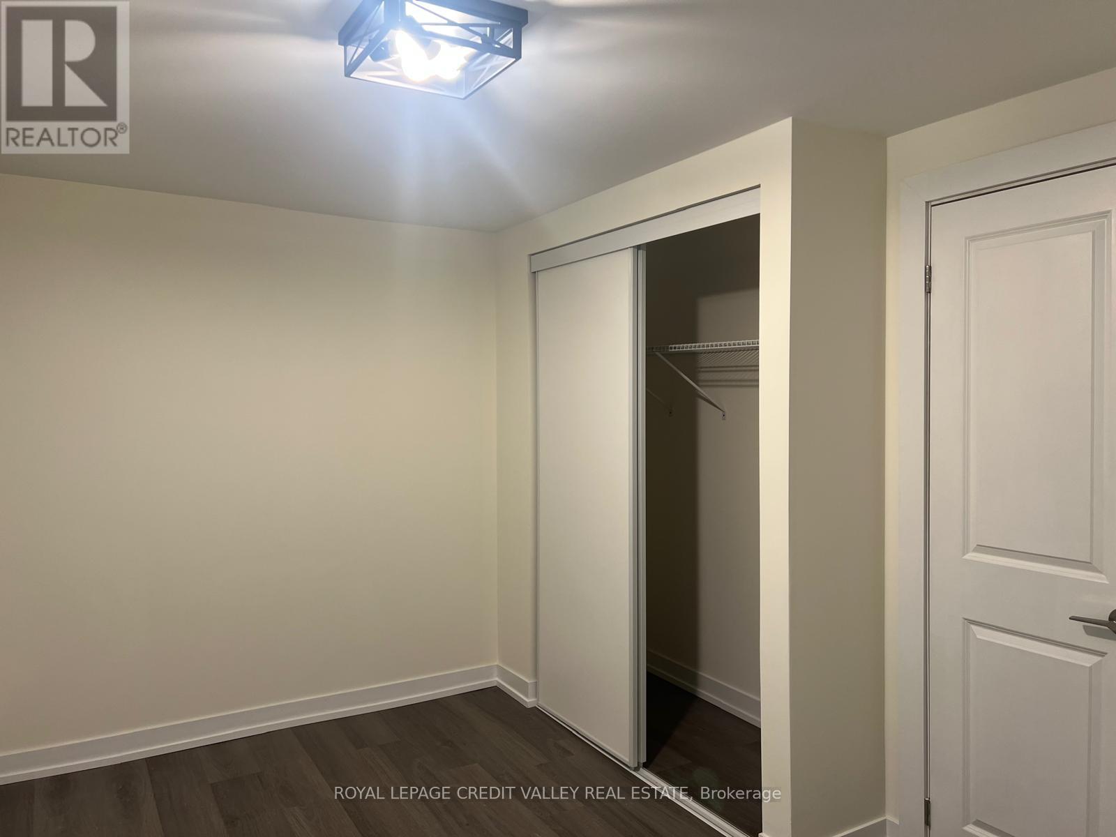4 Lafleur Court, Brampton, Ontario  L6Y 3L8 - Photo 4 - W12338585