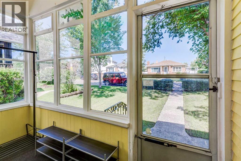 Property at 247 22 Avenue NW image 4