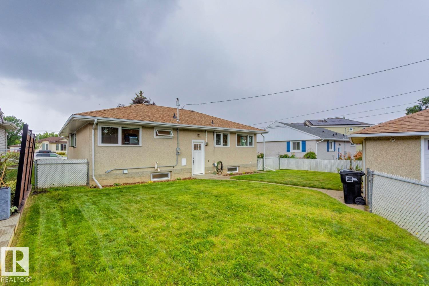 Property at 10527 52 ST NW NW image 5