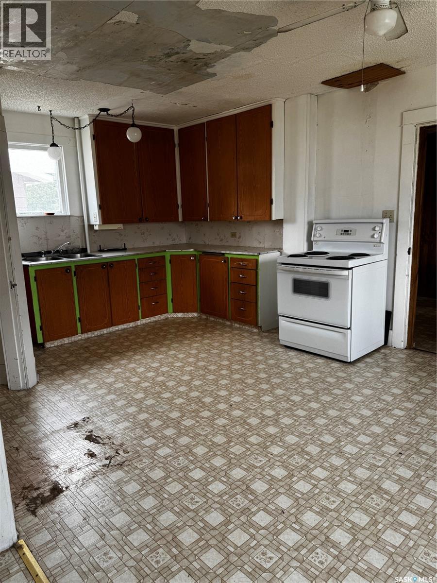 210 2nd Avenue W, Nokomis, Saskatchewan  S0G 3R0 - Photo 2 - SK014471