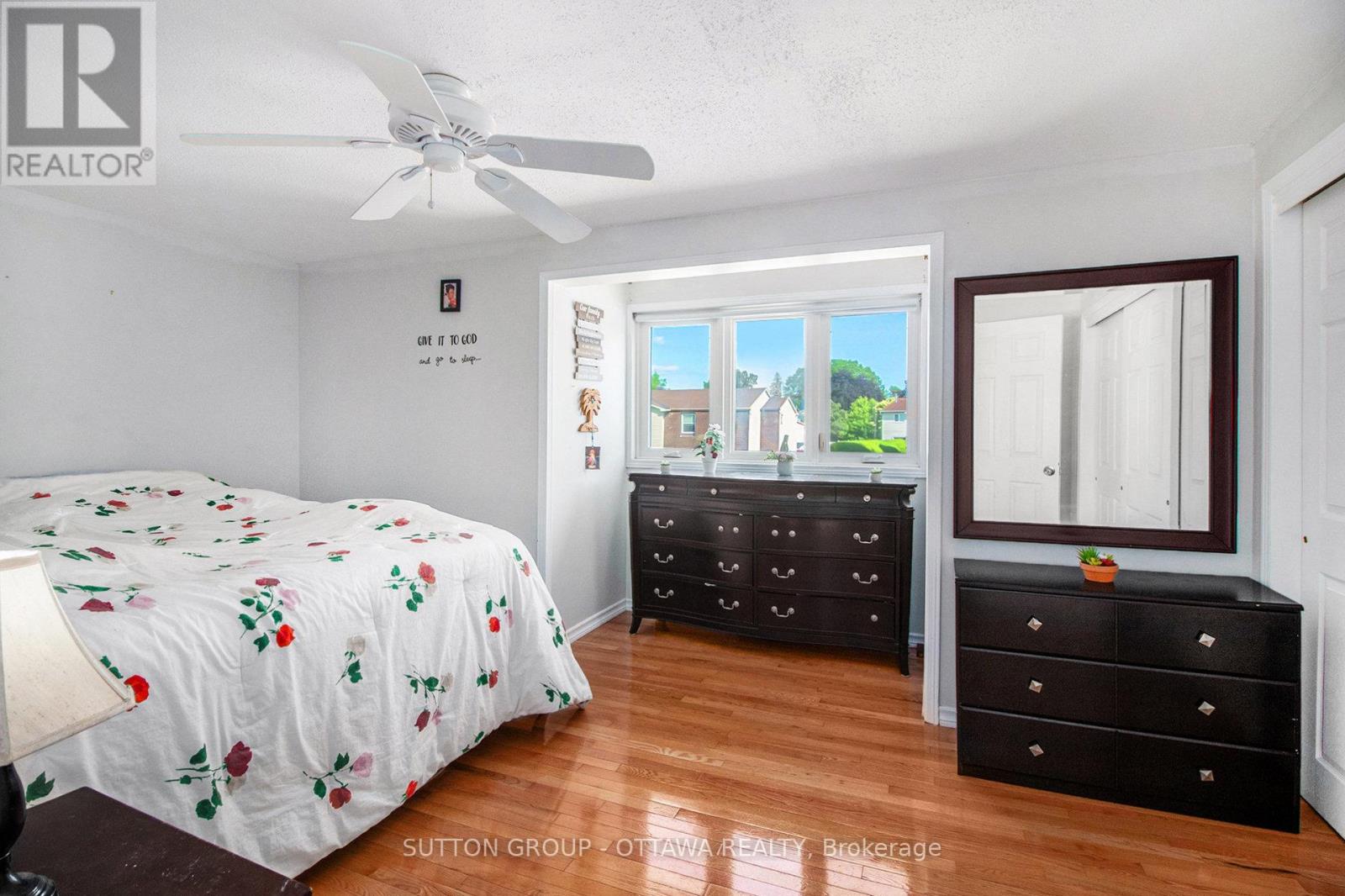 848 Borland Drive, Ottawa, Ontario  K1E 1X5 - Photo 10 - X12338670