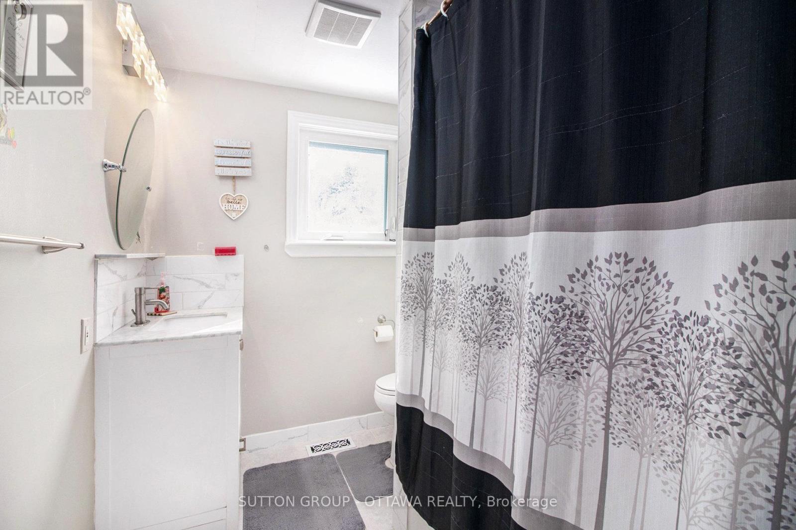 848 Borland Drive, Ottawa, Ontario  K1E 1X5 - Photo 12 - X12338670