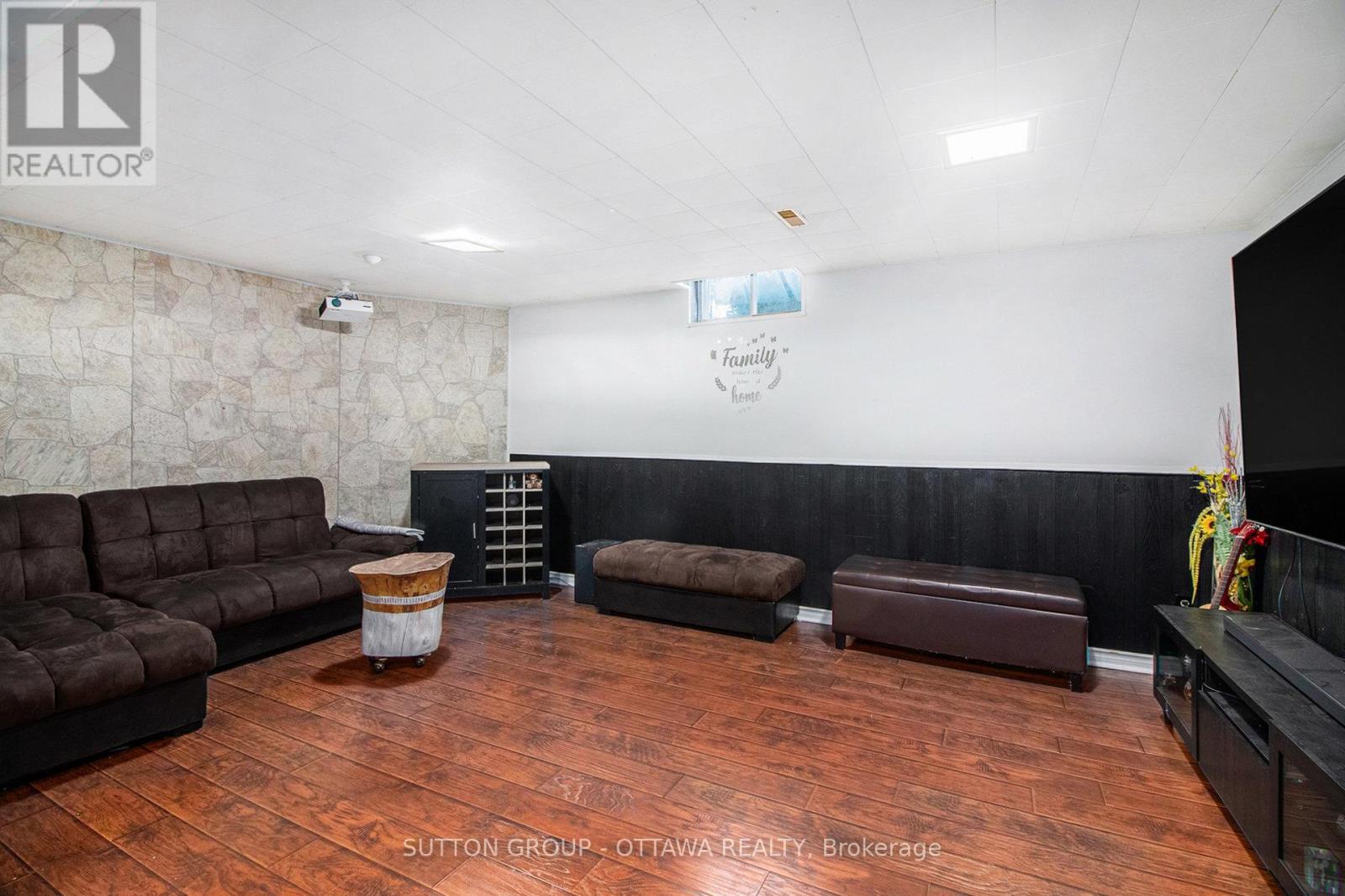 848 Borland Drive, Ottawa, Ontario  K1E 1X5 - Photo 15 - X12338670