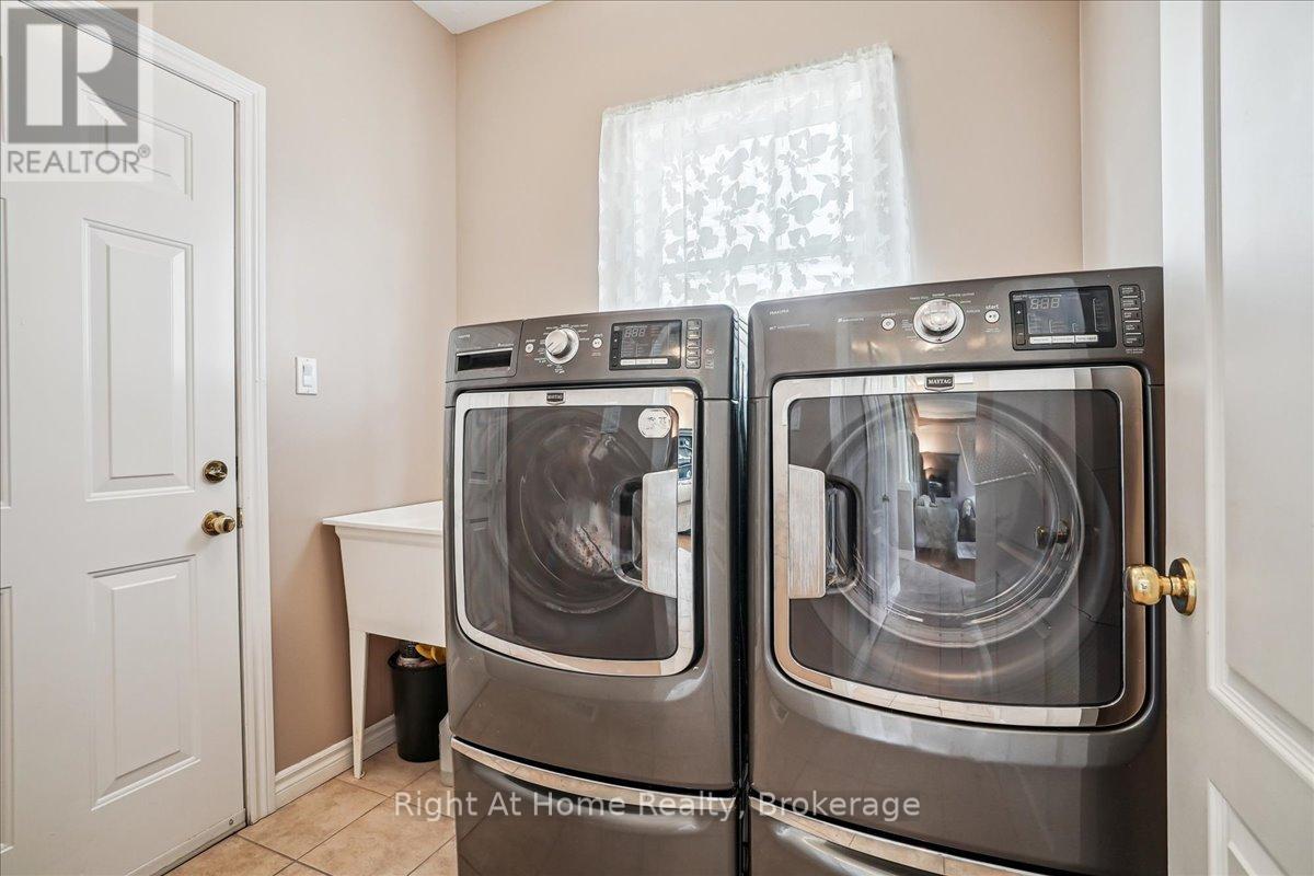 122 Hawkswood Drive, Kitchener, Ontario  N2K 4J4 - Photo 17 - X12338673