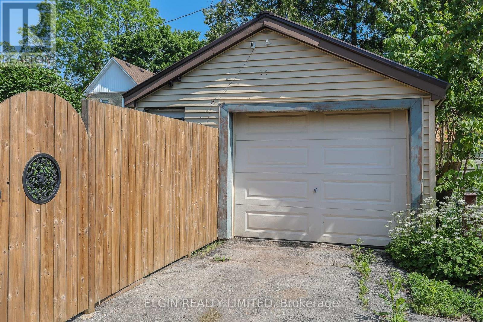 4 Antrim Street, St. Thomas, Ontario  N5P 1S3 - Photo 22 - X12338698