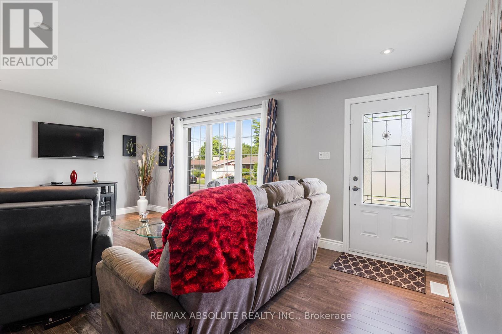 1727 Chene Street, Clarence-Rockland, Ontario  K4K 1K5 - Photo 4 - X12338685
